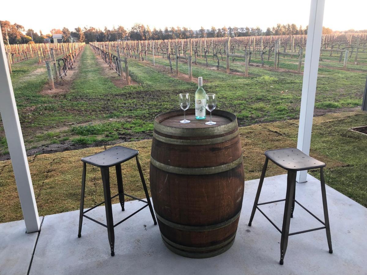 Milawa Vineyard Views - Guesthouse 1 ภายนอก รูปภาพ